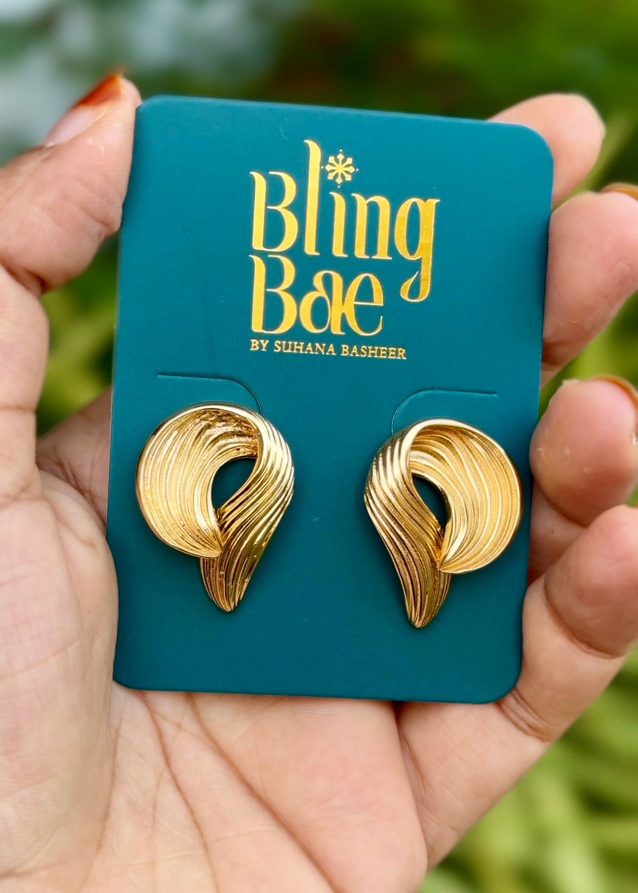 Golden Twirl Knot Studs