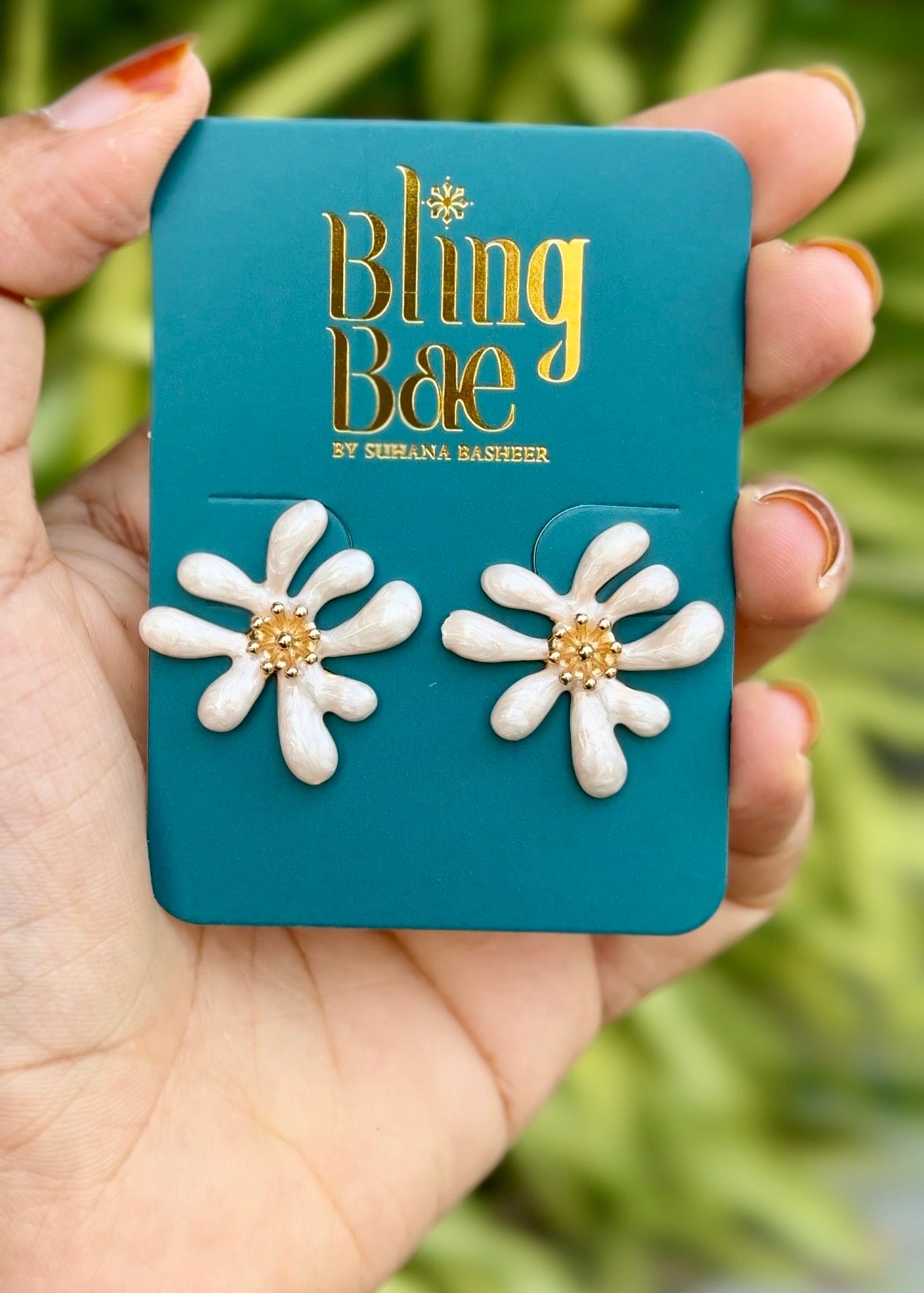 Pearl Petal Daisy Studs