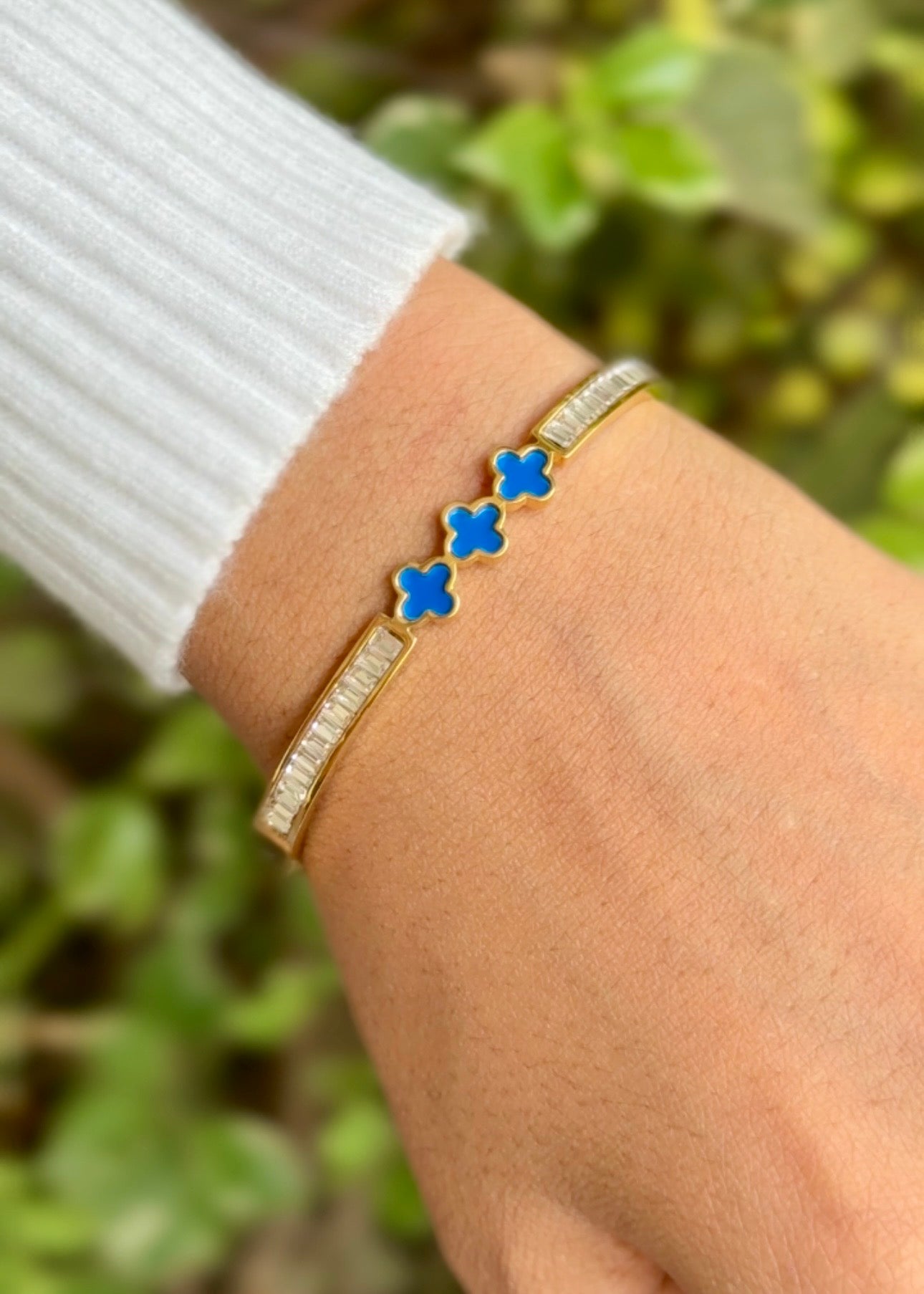 Azure Clover Spark Cuff Bangles āØ