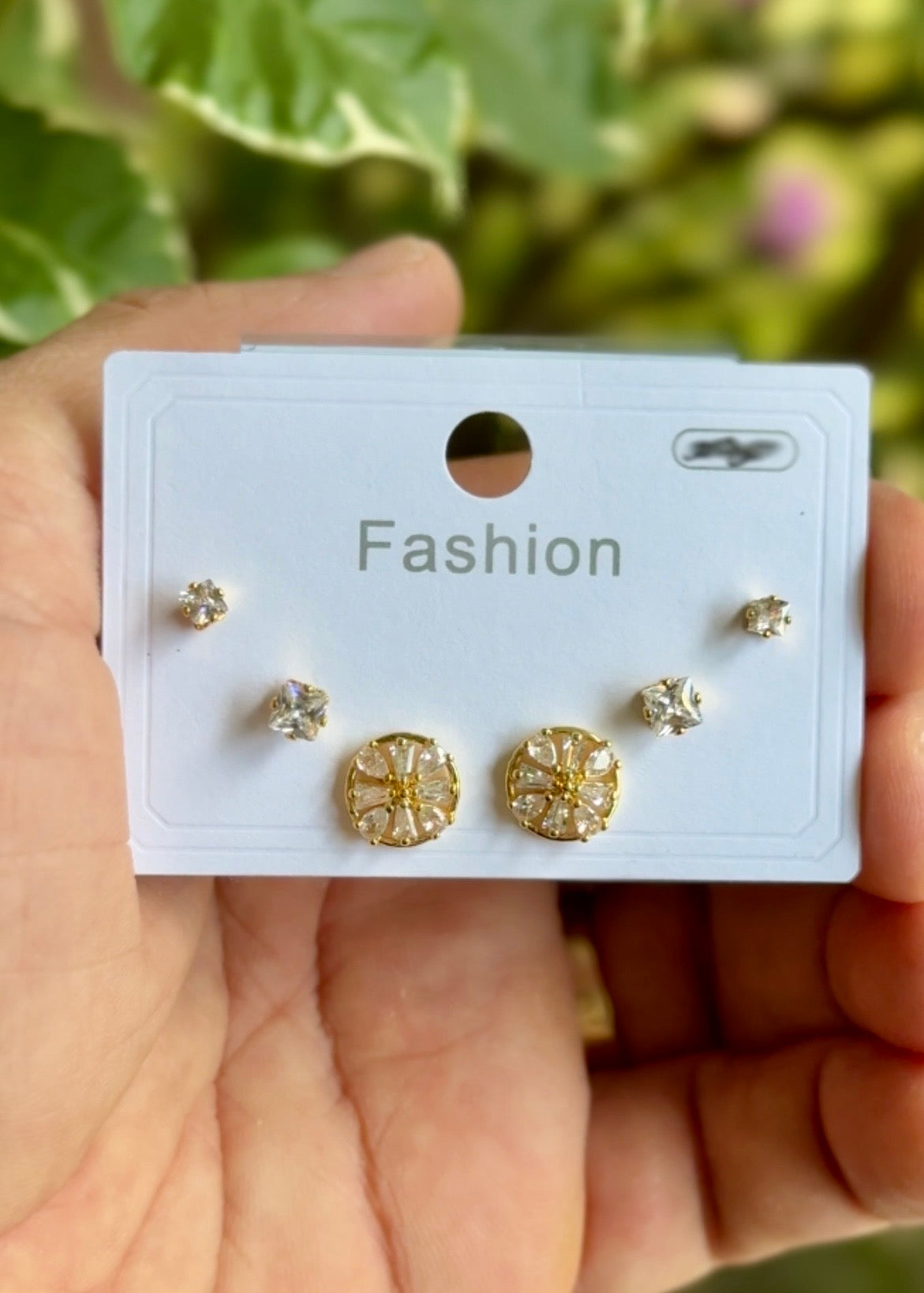 Radiant Bloom Mini Stud Set 🤍✨