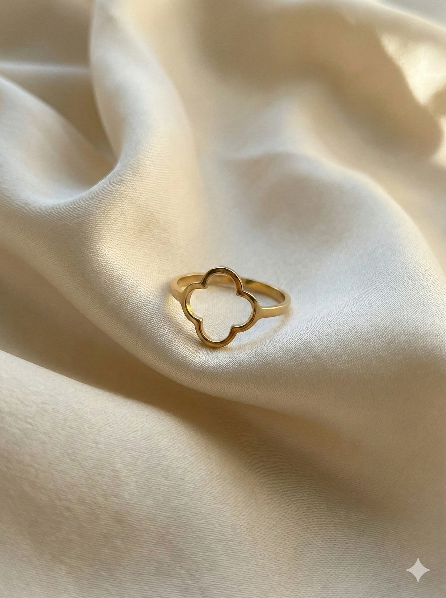 Minimalist Clover Outline Rings