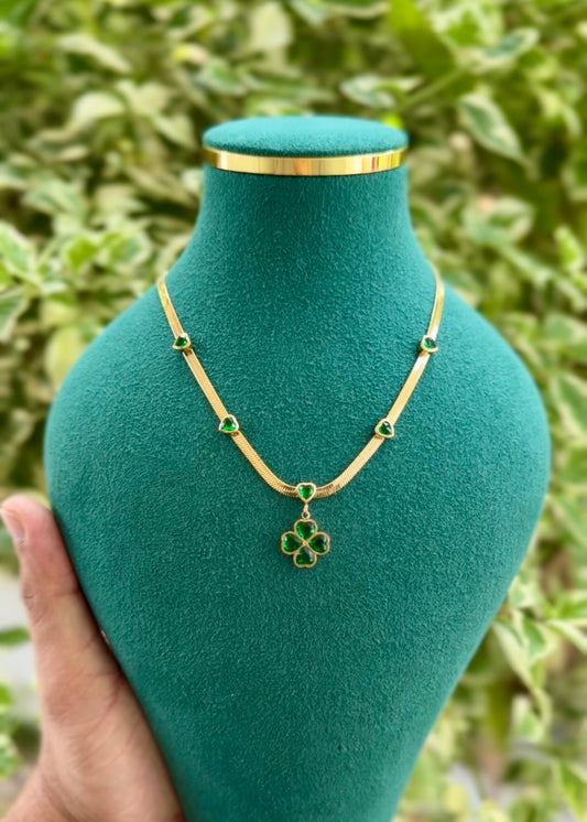Emerald Clover Luxe Necklace 💚✨ (316L Grade)