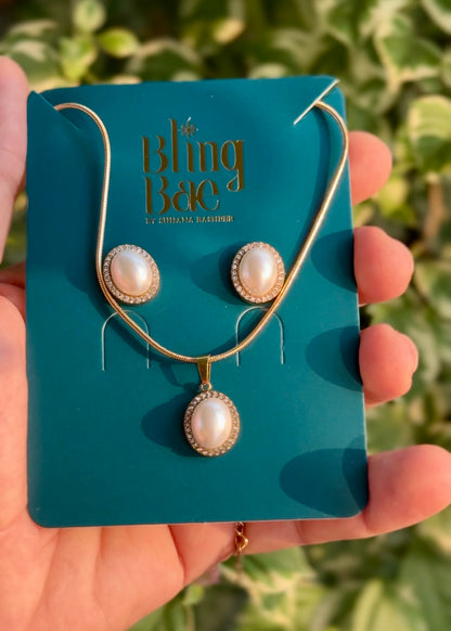 Royal Pearl Glow Necklace And Earrings Set
