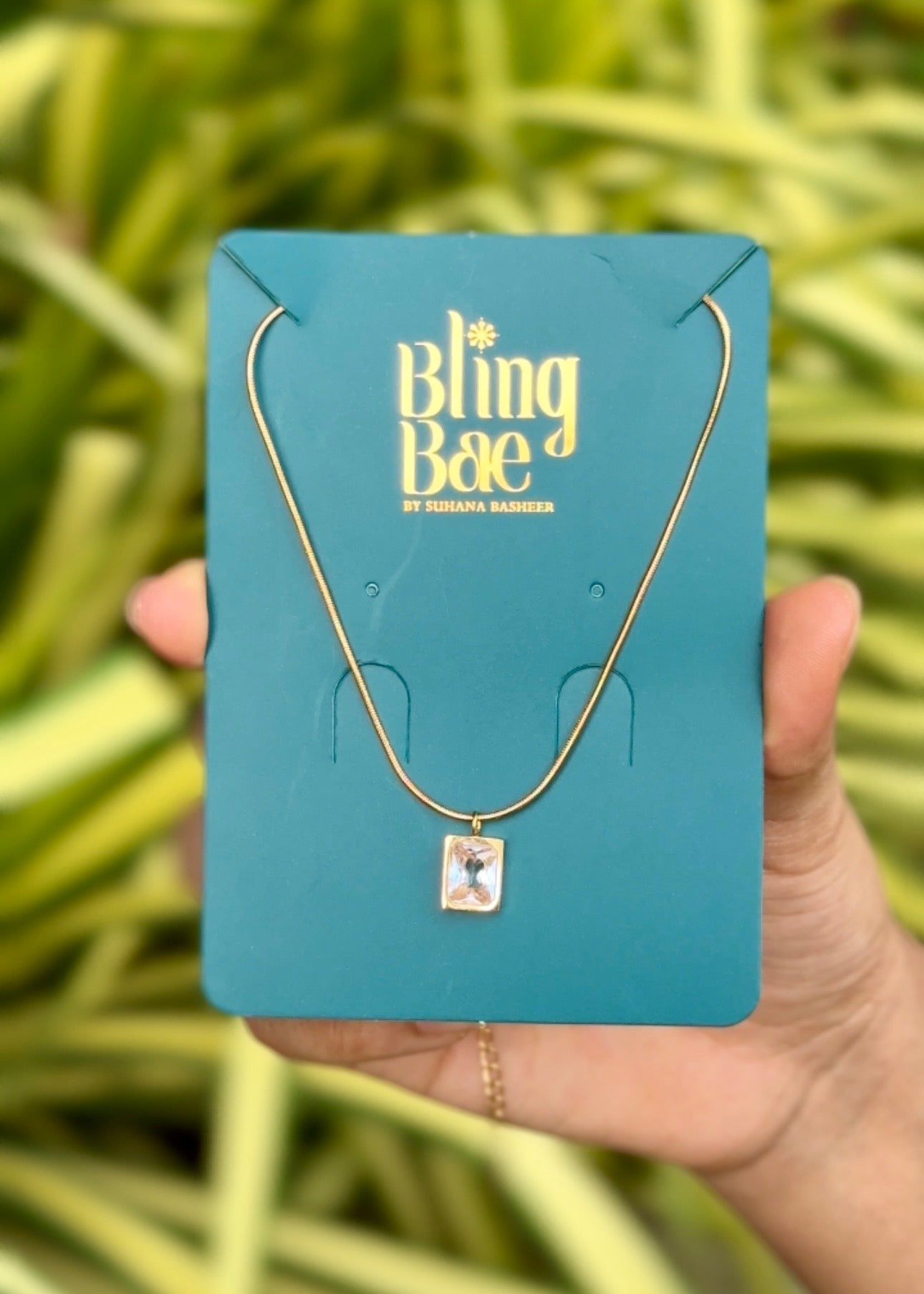 Crystal Frame Elegance Necklace ✨