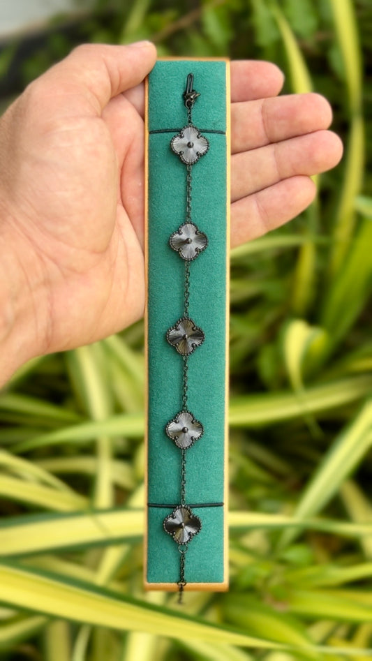 Midnight Clover Charm Bracelets 🖤 (316L Grade)