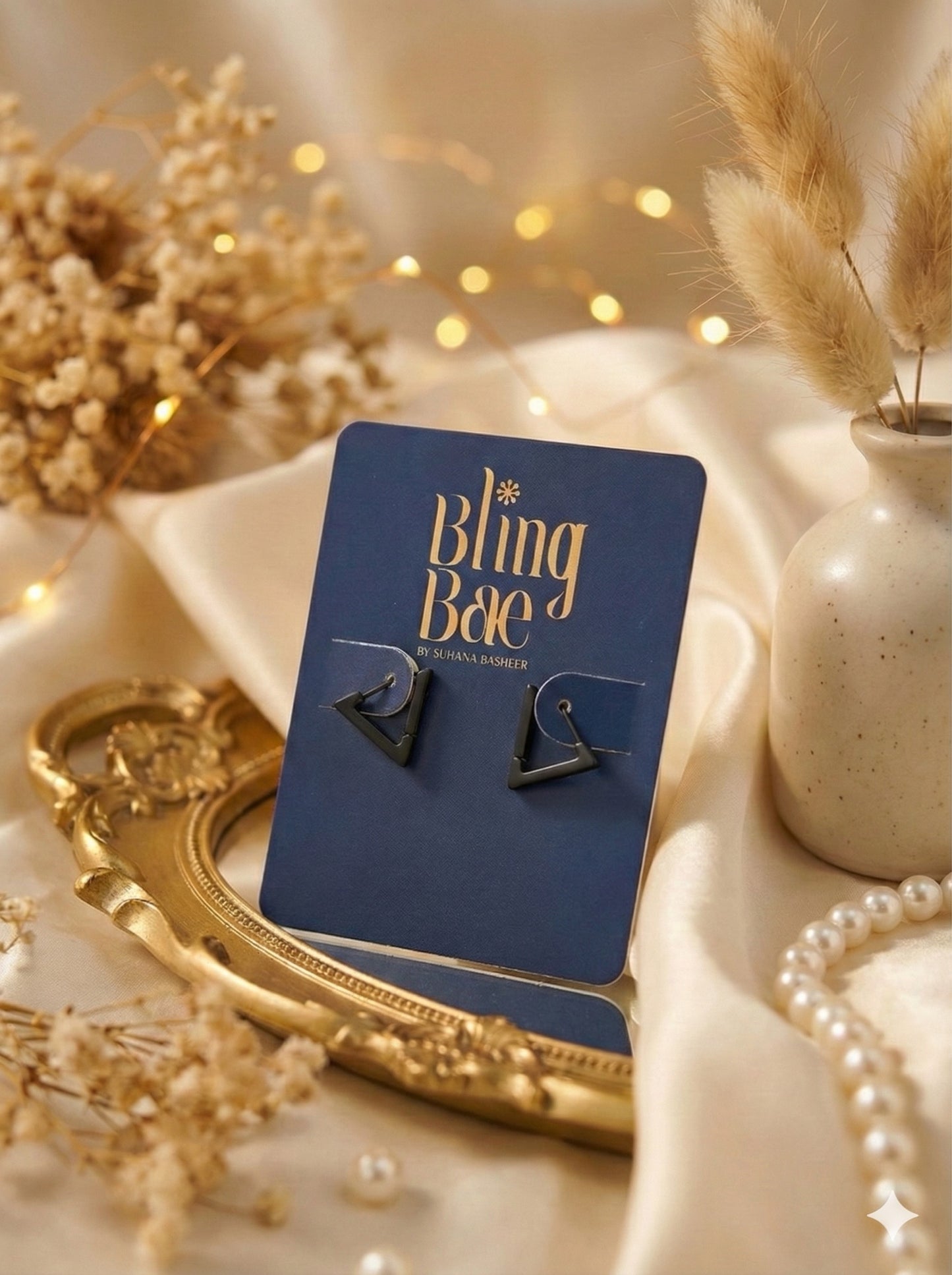 Prism V-Hoops Earrings (Black color)