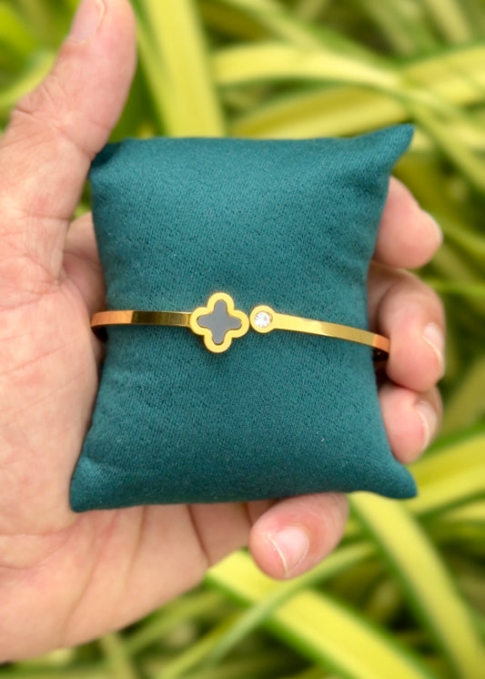 Clover Spark Cuff Bangle 🖤✨