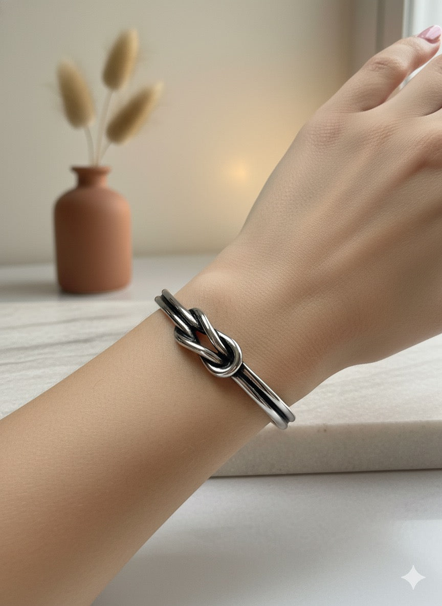 Infinity Knot Cuff Bangle (Silver color)