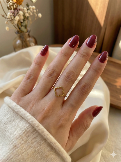 Minimalist Clover Outline Rings