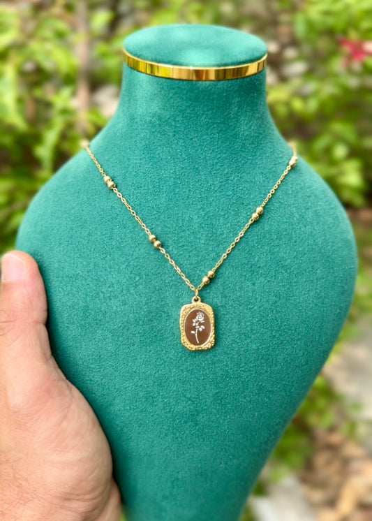 Vintage Bloom Pendant Necklace 🌹✨