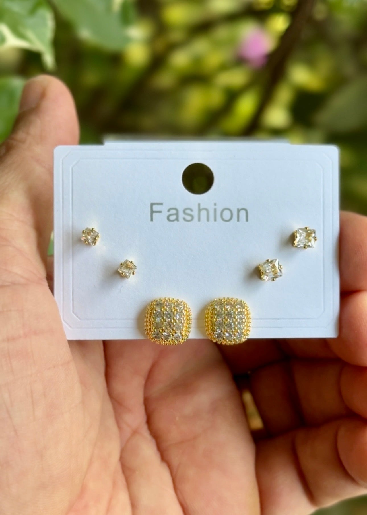 Golden Cushion Spark Mini Stud Set 🤍✨