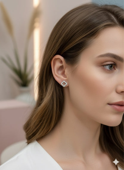 Quatrefoil Glitter Studs