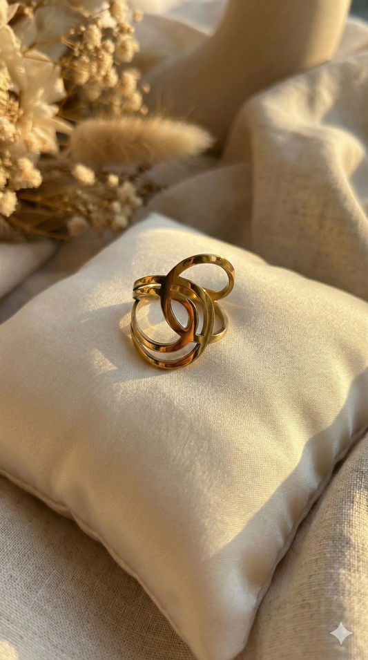 Aureate Interlock Rings