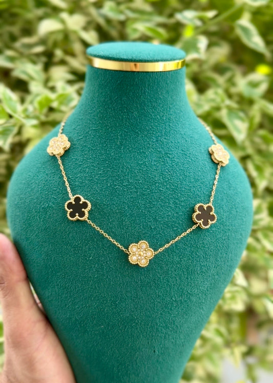 Pearl Noir Clover Necklace 🖤✨