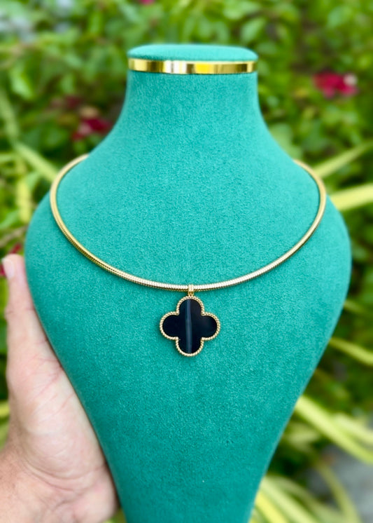 Midnight Clover Elegance Necklace ✨