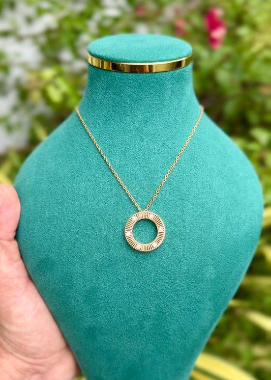 Radiant Halo Circle Necklace ✨