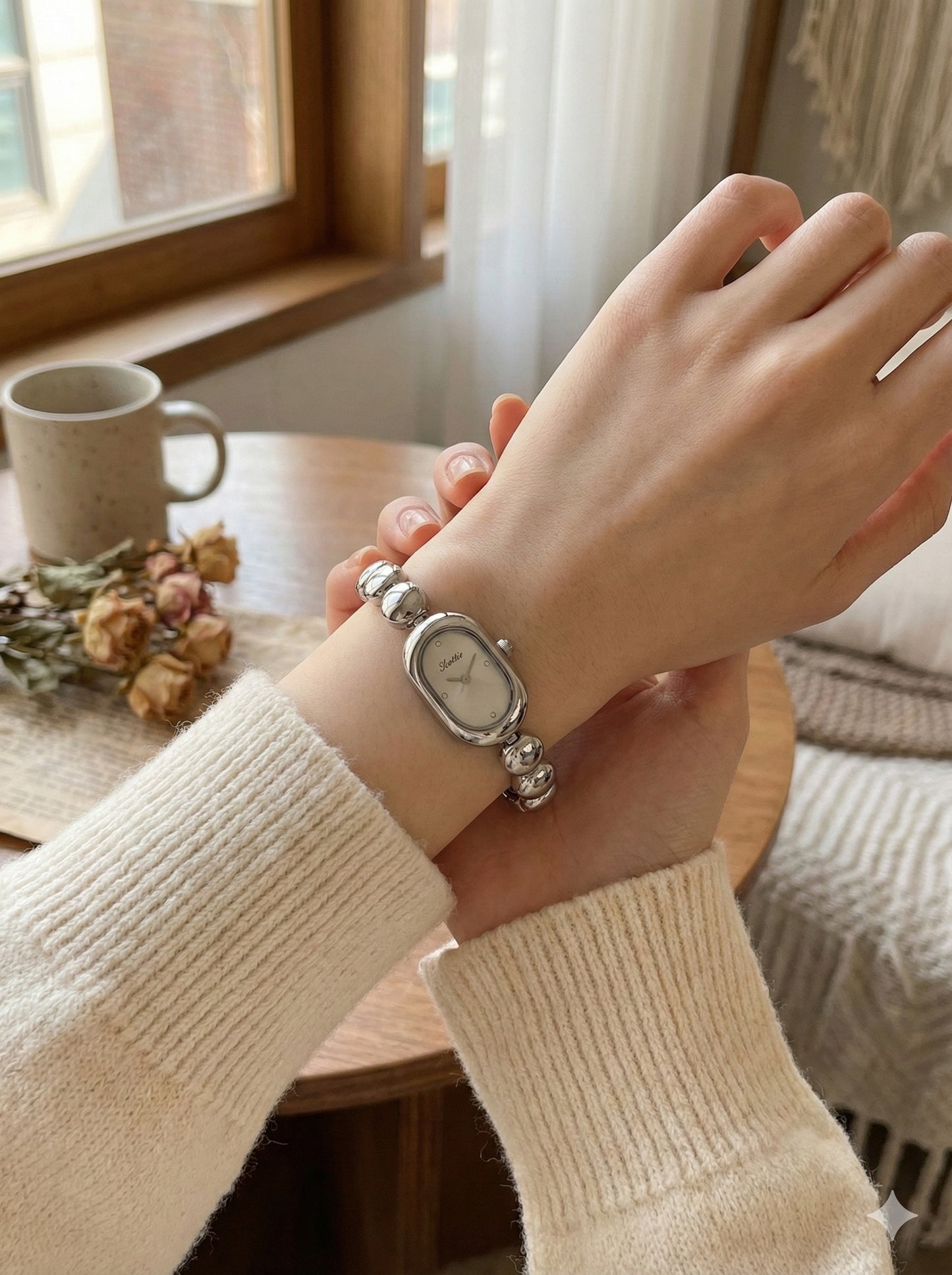 Scottie Luxury Women’s Bracelet Watch (Silver color)