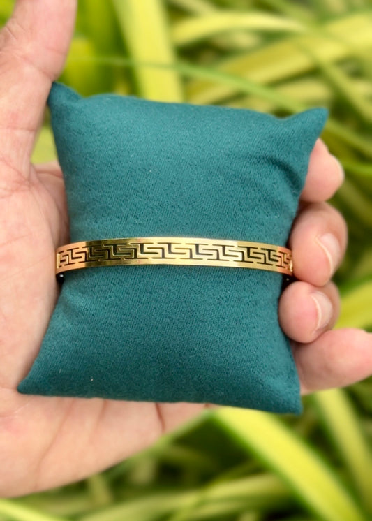 Grecian Luxe Cuff Bangle 💛✨