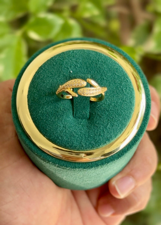 Gilded Helix Pavé Ring✨(Adjustable)